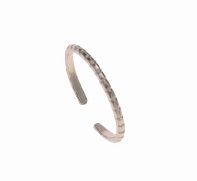 WeLoveSilver - zilverkleurige chirurgisch stalen ring - reliëf - minimalistisch