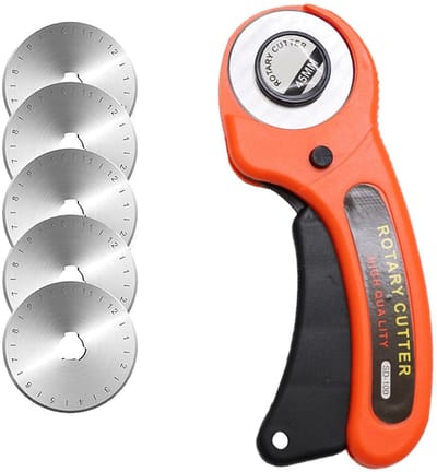 Dailygoods- Rolmes Professioneel - Roterend Snijmes 45 mm - 5 x Reservemesjes - Ronde Messen Cutter - Voor Stik-, Stof-, Lederwerk - Hoogwaardig SKS-7-Staal - Snijder