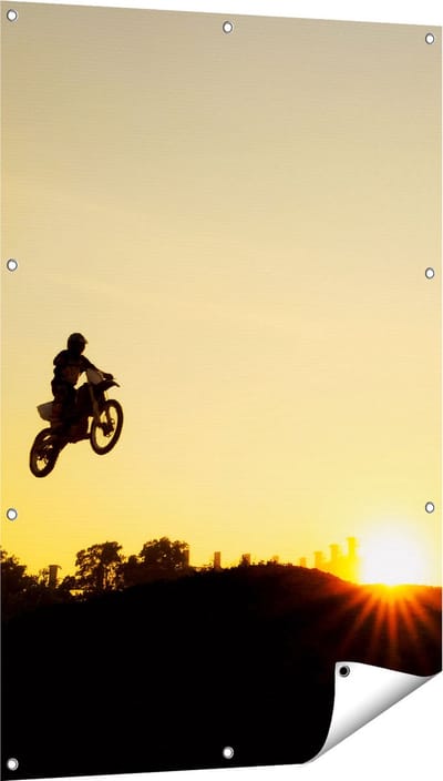 Gards Tuinposter Silhouet van een Motorcross bij Zonsondergang - 80x120 cm - Tuindoek - Tuindecoratie - Wanddecoratie buiten - Tuinschilderij
