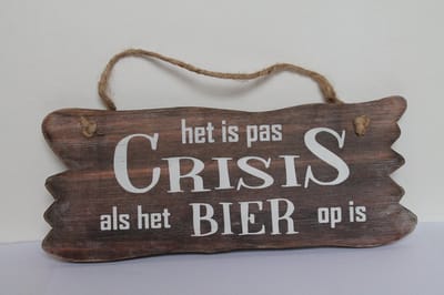 Wandborden Hout Spreukbord Het is pas crisis als het bier op is Naturel Woondecoratie Cadeau Moederdag Verjaardag
