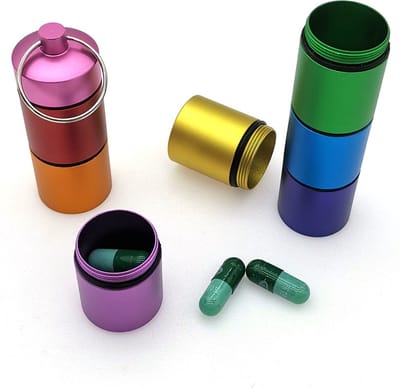 *** Multicolor Pillendoosje - Aluminium - 8 Vakken - Draaibaar - Incl. Karabijnhaak - Medicijn Doosje - Pil Box Tube - van Heble®***