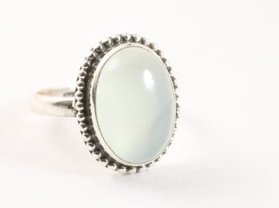 Bewerkte ovale zilveren ring met aqua chalcedoon - maat 16.5