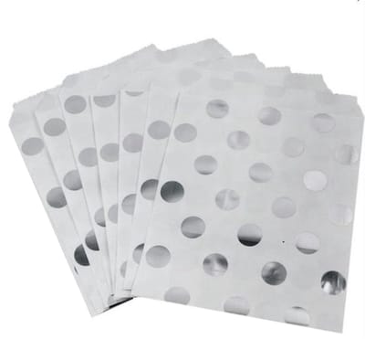 New Age Devi - Traktatiezakjes - Uitdeelzakjes - Verjaardagzakjes - Feestzakjes - Snoepzakjes - Zilver Stip - Papier - 13x18 cm Zilver - Polkadot
