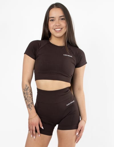 Eternity Short Sleeve Crop Top | CAPO FINALE - T-shirt crop top | S | Kleur Bruin | Sportkleding | Activewear | Gymkleding | Fitnesskleding | Sportoutfit | Fitness | Hardlopen | Crossfit | Yoga | Pilates | Krachttraining