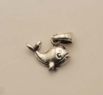 Sterling zilveren kinder hanger van een walvis - leuke zilver hangertje walvis voor kind of volwassen die een klein hangertje wil - walvis hangertje voor ketting gemaakt van 925 zilver - kinder hangertjes voor meisjes of jongens