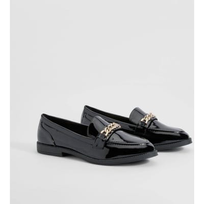 boohoo Dames Patent loafers met brede pasvorm en kettingversiering | Zwart | Maat: 38