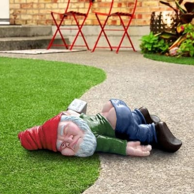 GELLDG Tuinkabouter - Tuinkabouter voor buiten - Tuinbeeld van een kabouter - Tuindecoratie - Creatieve dronken kabouter - Groen - Geschikt voor terras- en balkondecoratie