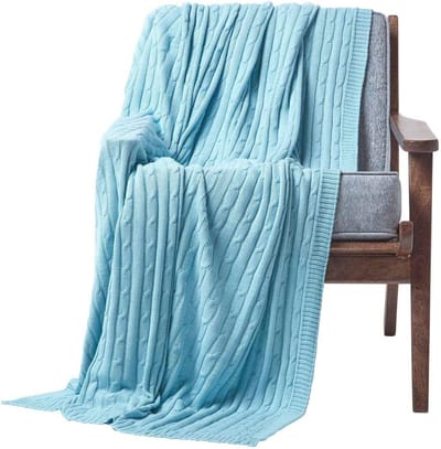 Knuffelzachte brei/sprei/plaid in lichtblauw met kabelpatroon - 100% katoen - 130 x 170 cm