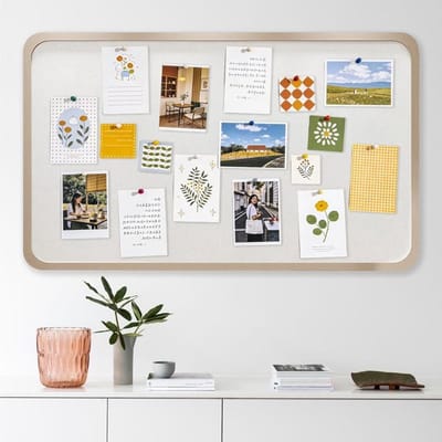 Grote Vilt Prikbord 60 x 80 cm - Modern Vouwbaar Prikbord met 50 Hechtnaalden voor Thuis, Kantoor en School, Decoratieve Organiser in Camel Kleur