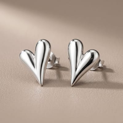 Lundholm Oorknopjes Dames Zilverkleurig Hart Chunky Jewellery - Premium Stainless Steel Sieraad Cadeau Vrouw - Geometrische Massieve Hartjes Oorbellen Studs Hartjes my (12 x 14 mm) - Elegant & Tijdloos - Luxe Geschenkverpakking