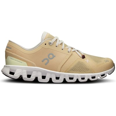 On Running Cloud X 3 Savannah Frost (Aux femmes) Baskets pour femmes 60.97789 37 beige