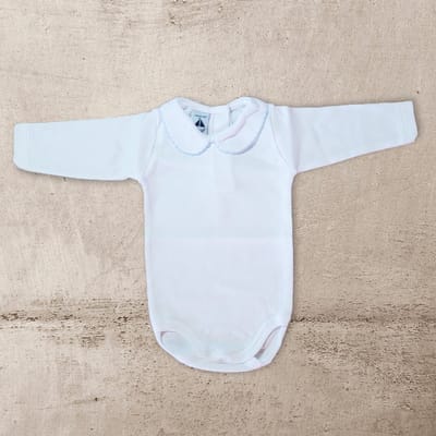Babidu Romper/Body | wit | Lange mouw | Met rond kraagje met gehaakt lichtblauw randje | 1188 |9 maand | maat 74