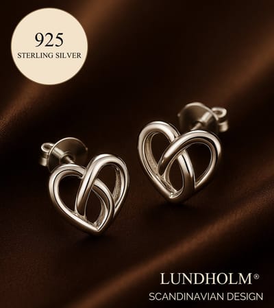 Lundholm Zilveren Oorknopjes Dames Hartje - 925 Sterling Zilver - Hartjes Oorbellen - Cadeau voor Haar - Scandinavisch Design