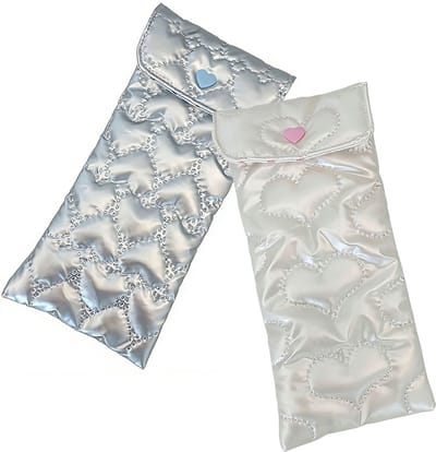 Brillentas - 2 stuks - Zonnebrillen opbergdoos - Brillen opbergtas - Draagbaar - 180 × 80 mm - Hartjes Brilhoes - Gevoerde Zacht Briltas voor Dames - Ideaal voor Zonnebrillen, Leesbrillen - Cadeau voor vrouw - Beige/Zilver