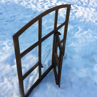 Staalraam met klep voor tuinmuur of garage, hoogte 73 cm