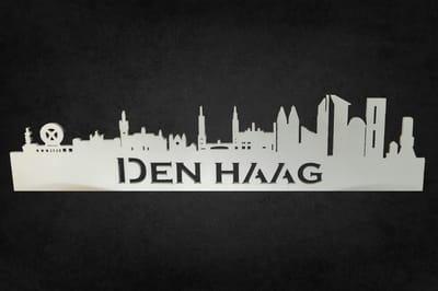 Houten skyline Den Haag - Gebrand hout - Wanddecoratie / muurdecoratie - 38cm x 9cm - Binnenhof - Zilver