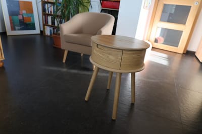 Rond nachtkastje met 1 lade
