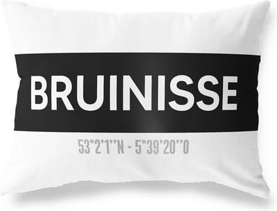 Tuinkussen BRUINISSE - ZEELAND met coördinaten - Buitenkussen - Bootkussen - Weerbestendig - Jouw Plaats - Studio216 - Modern - Zwart-Wit - 50x30cm