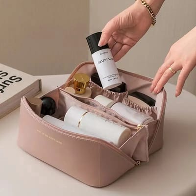 Luxe Make-up Tas Roze + Beauty Blender Spons - Toilettas - Reistas - Tas Voor Toilet Artikelen - Beauty case - Cosmetica tas - Handige Make-up Tas - Make-up Organizer - Skincare Organizer - Reis Toilettas - Multifunctionele Make-up Tasje - Case Tool