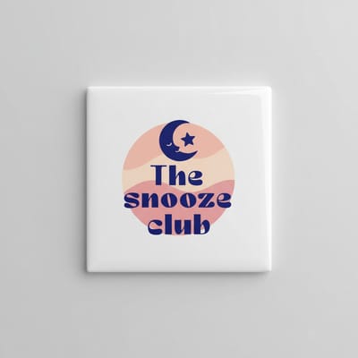 The Snooze Club Keramische Wandtegel – Slaapliefhebber Tekst Slaapkamer Woondecoratie – 15 x 15 cm