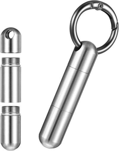 Compacte Pillendoos voor Reizen - Waterdichte Pillenhouder met Sleutelhanger en Rvs Organizer voor Buitenactiviteiten en Kamperen (2 Compartimenten)