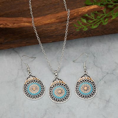 Boucles d'oreilles ethniques Feng Shui goutte ajourées émaillées colorées pour femmes Ensemble de bijoux collier court de vacances bohème gray