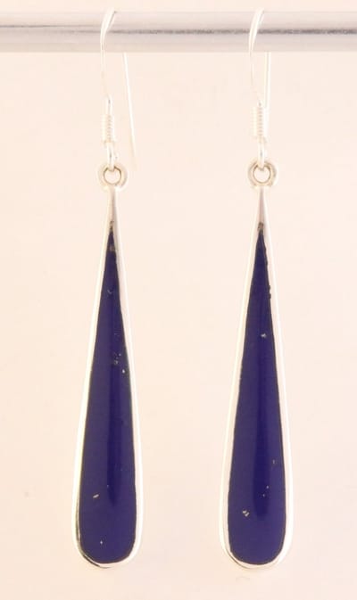 Lange druppelvormige zilveren oorbellen met lapis lazuli