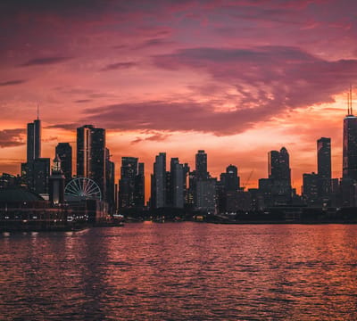 Onheilspellende skyline van Chicago vanaf Lake Michigan - Fotobehang (in banen) - 250 x 260 cm