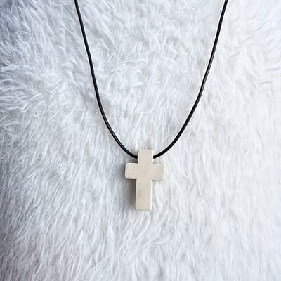 VANDAAG VERZONDEN - Set 2 STUKS - Kettingen Hout Zwart & Wit - Klein 2cm - Kruis smal - Christelijk