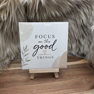 Wenstegeltje “Focus on the good things.”– Lief Cadeautegeltje – Trendy nu – Motivatie – Vriend(in) – Familie – Gezin – Zomaar – Cadeau – Incl standaard