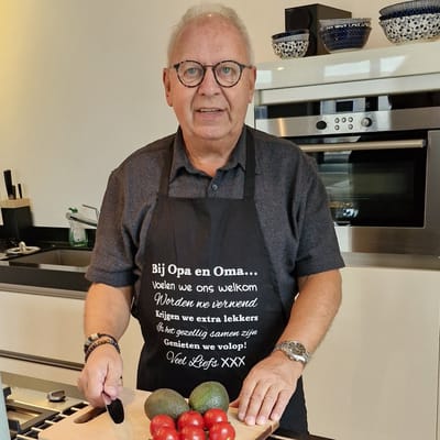 Keukenschort zwart met grappige tekst bedrukt cadeau sint en kerst | katoenen Barbecueschort Keuken BBQ Schort Kookschort bij opa en oma Kokschort mama papa opa oma vrouwen dames mannen heren jullie worden