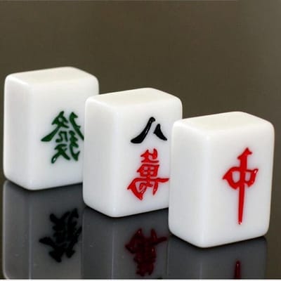 Mahjong Spel - Traditioneel Spel - Reizen en Ontspanning - Compact Draagbaar Formaat - 30 mm Tegels - Roze Wit