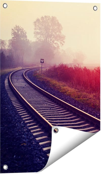 Gards Tuinposter Spoorweg Rails tijdens de Herfst met Mist - 40x60 cm - Tuindoek - Tuindecoratie - Wanddecoratie buiten - Tuinschilderij