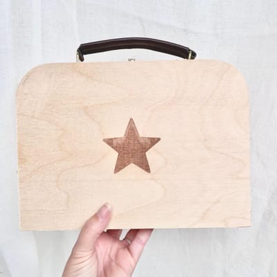 Koffertje ster gegraveerd | Houten bewaarkistje | houten koffer | Fien & Feau