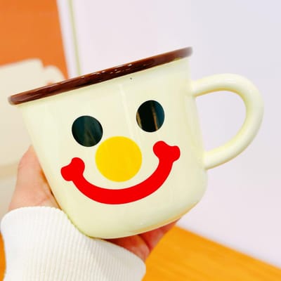 Cartoon Lachend Gezicht met Deksel Spiegel Mok Schattig Hoge Uitstraling Grote Capaciteit Klein Cadeau Keramische Mok voor Meisjes Kantoor Waterbeker 400ML beige