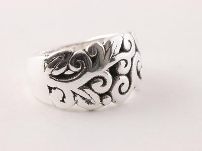 Hoogglans zilveren ring met fantasiepatroon - maat 17