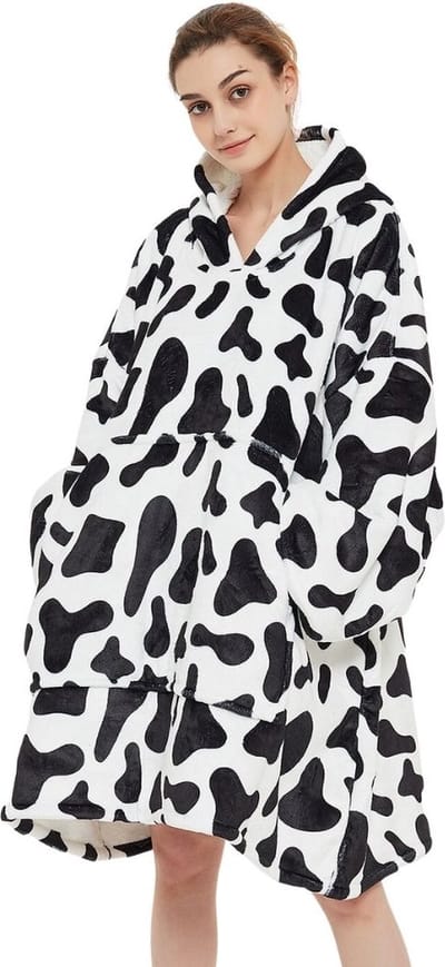 Hoodie deken kind - Fleece deken met mouwen en capuchon – Oversized hoodie deken met mouwen – Fleece deken – Draagbare deken kinderen - Fleece TV deken – Plaid met mouwen – hoodie blanket - Warm & zacht – Fleece poncho – koe - Badrock
