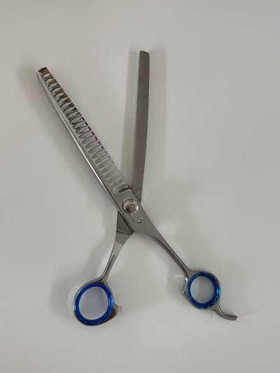 Belux Surgical Instruments / Professionele uitdunschaar - Efileerschaar - Rechtshandig - Uitdun kappersschaar - RVS - Knipschaar - Voor het knippen van haar - 18 cm - Kapperschaar - Zilver / Donker Blauw