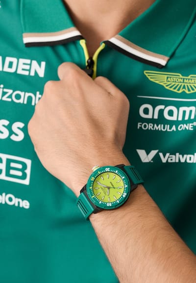 Aston Martin Pdk W Quartz Analoog Horloge Groen Kast Gemaakt Van 100% Hars En Een Armband Van 100% Siliconen 40 MTFK1F50143, MTFK1F50243