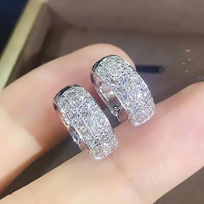 Boucles d'oreilles créoles éblouissantes pour femmes Huitan avec zircone cubique blanche, boucles d'oreilles rondes colorées, bijoux féminins polyvalents et tendance gray