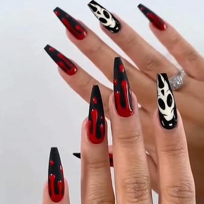 Dailygoody - Halloween Doodskist Valse Nagels - Lange Zwarte Rode Pers Op Spook Acryl Nep Nagel Grimas Stok - 24 Stuks voor Vrouwen en Meisjes