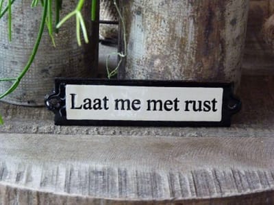 Emaille deurbordje recht 'Laat me met rust'