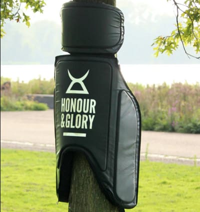 Roundhouse Portable Heavy Bag - Mobiele draagbare boks & trapzak voor buiten. Voor kickboksen karate muay-thai boksen mma - Honour & Glory
