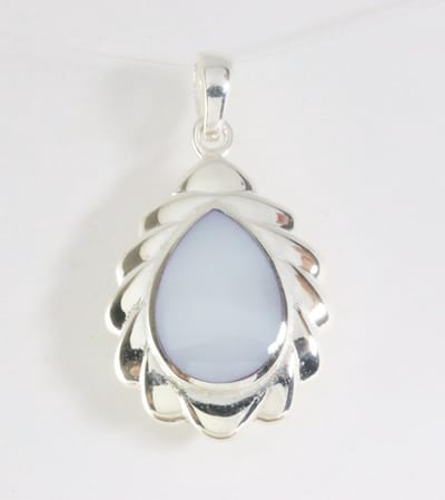 Hoogglans zilveren hanger met blauwe schelp