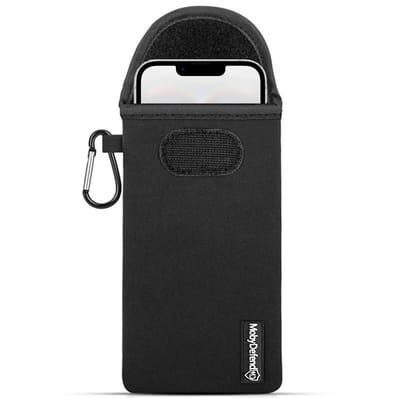 MobyDefend Hoesje - Geschikt voor iPhone 16e / iPhone 17e - Neopreen Pouch Met Karabijnhaak - Insteek - Riemlus - Zwart