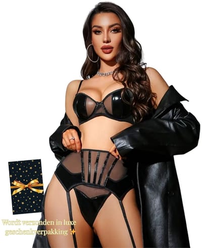 Sexy lingerie Set – Erotische Lingerie Dames – Zwart – Luxe Jarretelset met BH, Slip en Jarretels – Lak & Mesh – Lingerie Erotisch Dames – Latex – PU – Kinky – Clubwear – Cadeauset – Boudoir Lingerie – 3-delige set – Dare to Undress– Maat XS/S, M & L