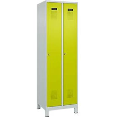 C+P Evolo Plus garderobekast, 2 vakken, 300 mm vakbreedte, met poten, rechts scharnierend, cilinderslot, B 600 x D 500 x H 1950 mm, lichtgrijs/kleedgroen