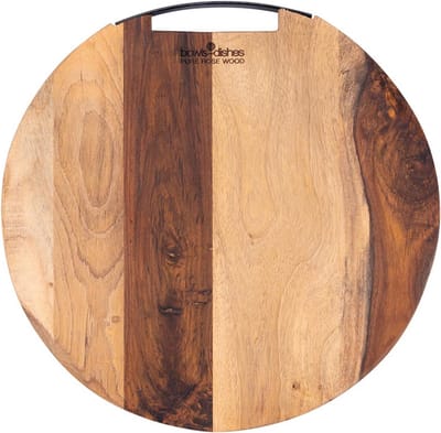 Bowls and Dishes Pure Rose Wood Duurzame Borrelplank | Tapasplank | Serveerplank rond | Pizzaplank 1 metalen handvat Ø 35 cm | BBQ cadeautip!