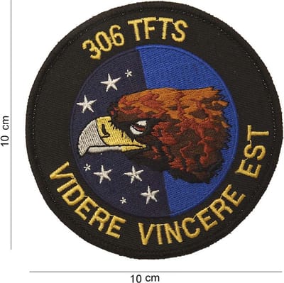 Embleem stof 306 TFTS videre vincere