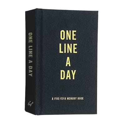 Kladblok - Een regel per dag - Vijf jaar geheugenboek - Vijfjarig Dagboek - Schrijf Elke Dag Een Regel en Vergelijk Jaren - Meerjaren Dagboek voor Persoonlijke Reflectie en Mindfulness - zwart